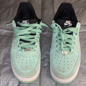 Nike Air Force 1 low suede enamel green color